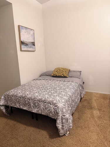 Cozy 1-bedroom 2 bed studio Lancaster