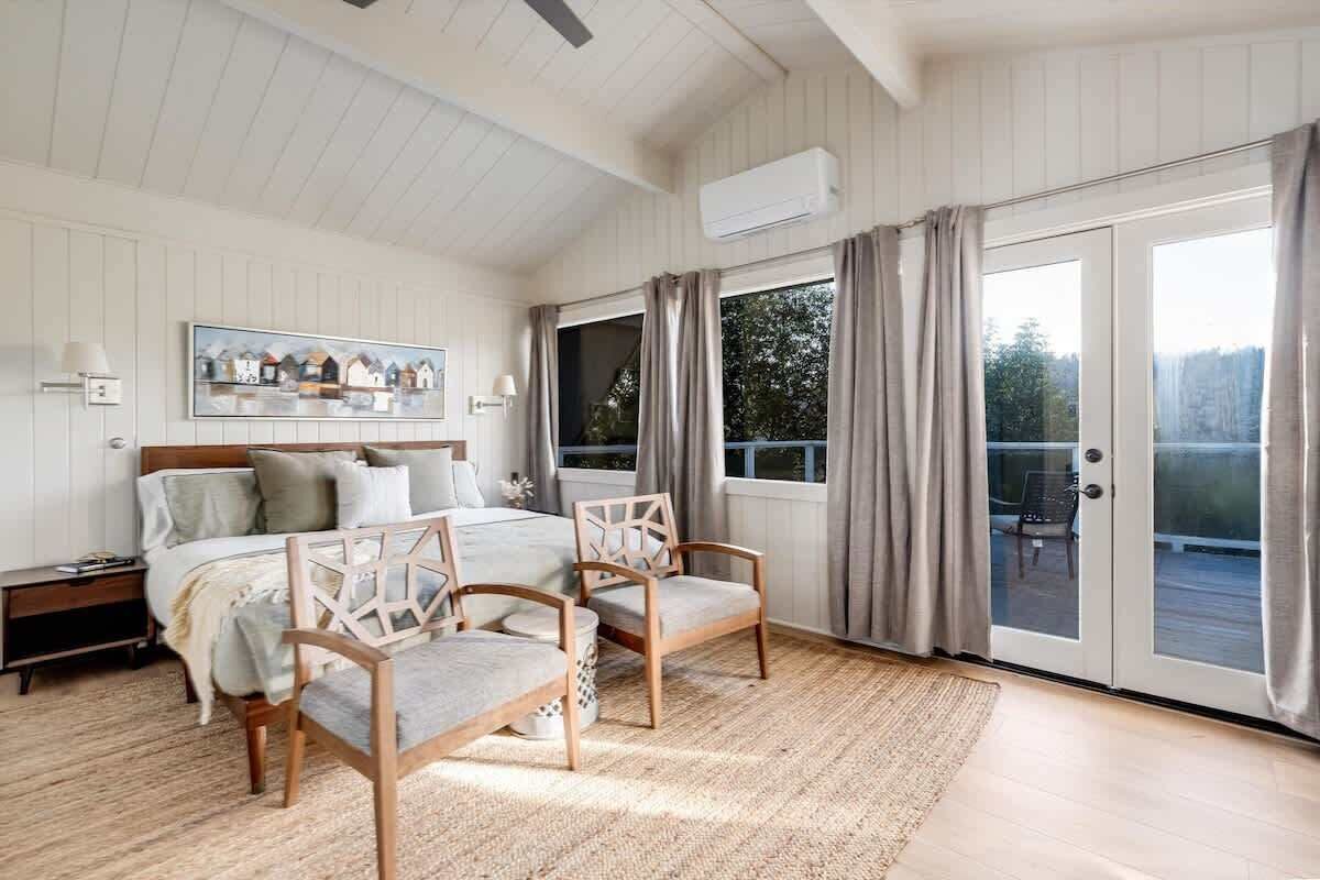 3 間睡房、書桌、熨斗/熨衫板、可攜式嬰兒床