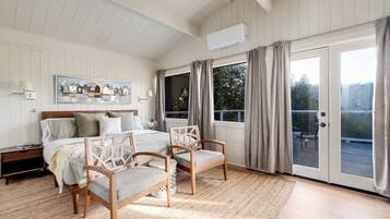 3 sovrum, skrivbord, strykjärn/strykbräda och resesäng