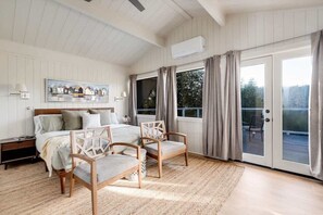 3 chambres, bureau, fer et planche à repasser, lit parapluie