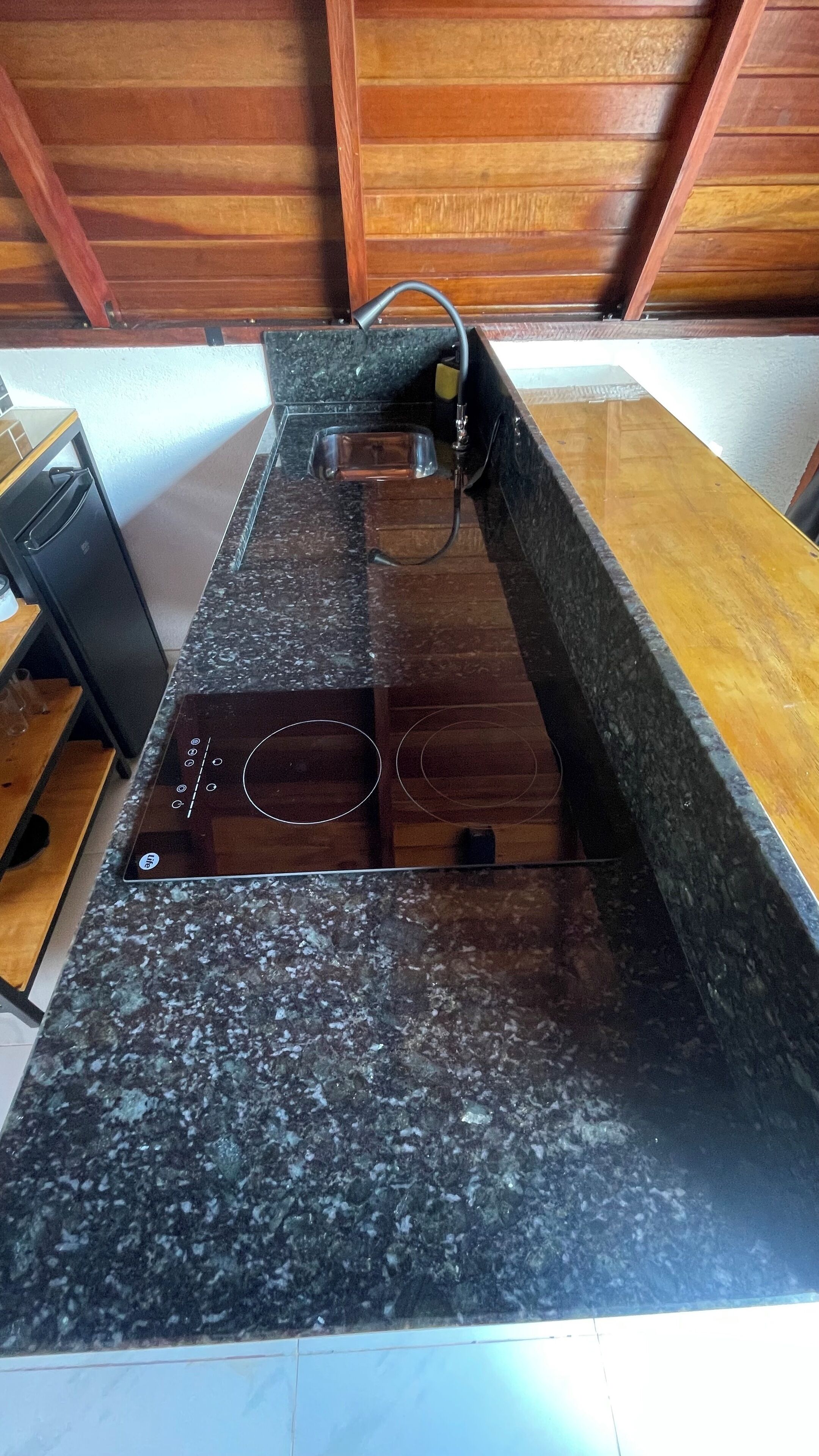 Chalé | Cozinha privada | Frigobar, micro-ondas, cooktop, talheres/pratos/utensílios de cozinha