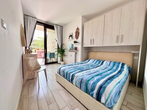 1 bedroom, iron/ironing board, WiFi, bed sheets - Casa Bonita, an oasis of relaxation, set in a garden with a swimming pool. (Desenzano del Garda)