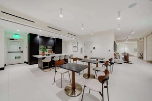 Dining - Sky Corner Residence- Pool, Parking, Amenities (Miami)