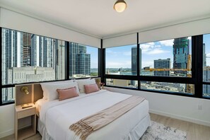 2 bedrooms, desk, iron/ironing board, travel cot - Sky Corner Residence- Pool, Parking, Amenities (Miami)