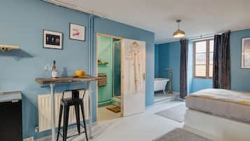 1 quarto, acesso à internet, roupa de cama