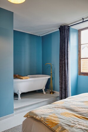 1 bedroom, Internet, bed sheets - Suite Privée, Bain, Kitchenette, en Champagne. (Orges)