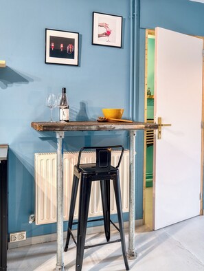 Interior - Suite Privée, Bain, Kitchenette, en Champagne. (Orges)