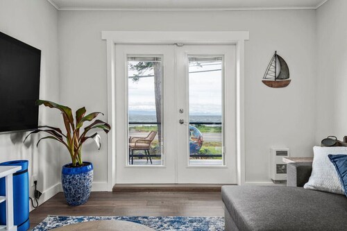 Beachfront 2 bed | Arcade, A+ Views, Lux King bed