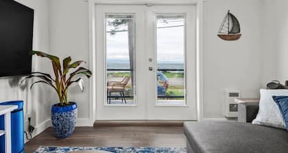 Beachfront 2 bed | Arcade, A+ Views, Lux King bed