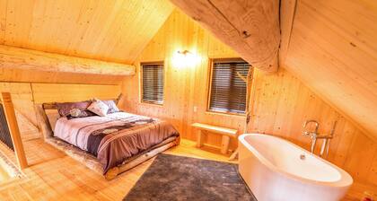 Uniquely landscaped log cabin with spa!