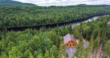 Uniquely landscaped log cabin with spa!