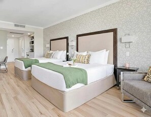 Escrivaninha, ferros/tábuas de passar roupa, berço de viagem, Wi-Fi