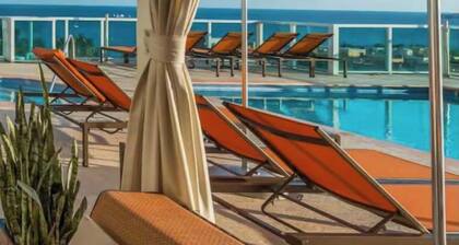 Coconut Grove Luxury Suite Ocean View Rooftop Pool