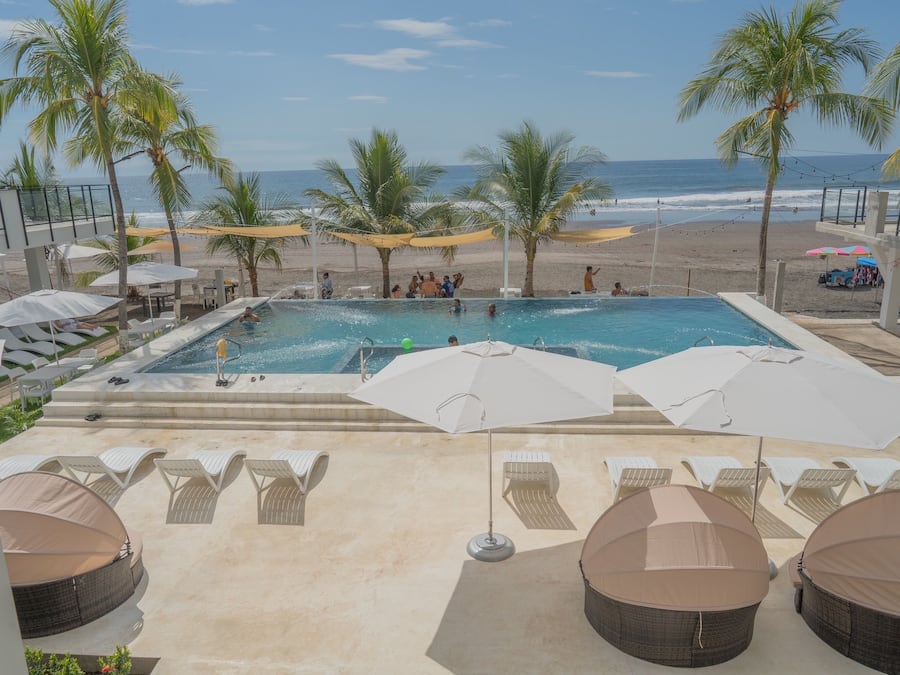 14 piscinas externas