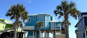 Salty Fins - Beachfront - Large group Welcome