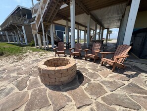 Terrace/patio - Salty Fins - Beachfront - Large group Welcome (Freeport)