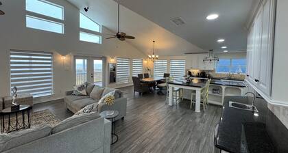 Salty Fins - Beachfront - Large group Welcome