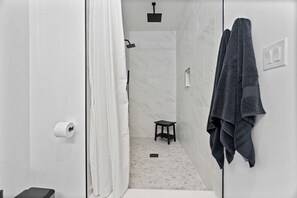 Shower, towels, soap, toilet paper - Spacious Indy Retreat — Stylish, Central & Family-Friendly (Indianapolis)