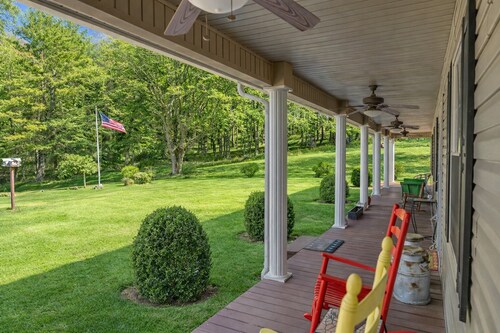 Secluded Farmhouse Retreat on 7 Private Acres Fries, Virginia