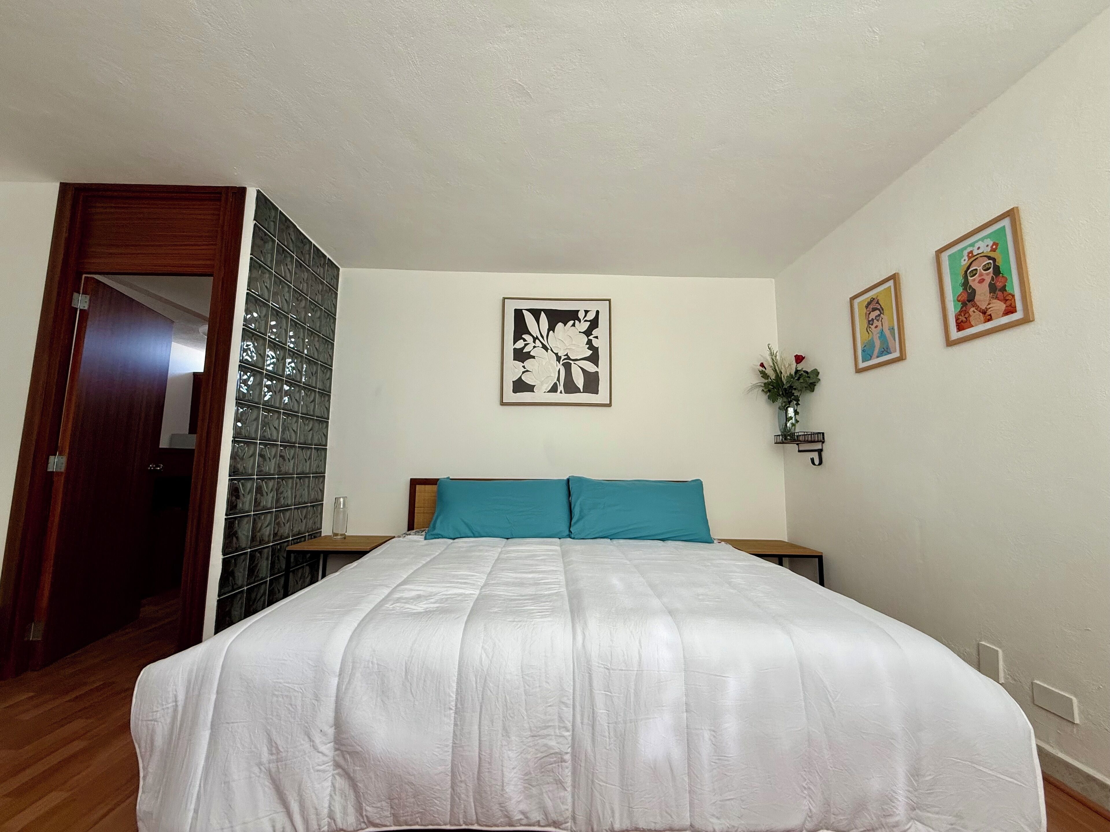 2 habitaciones, tabla de planchar con plancha y wifi gratis 