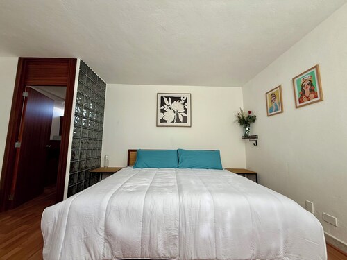 Cozy, modern and centrally located apartment: ideal for your trip.