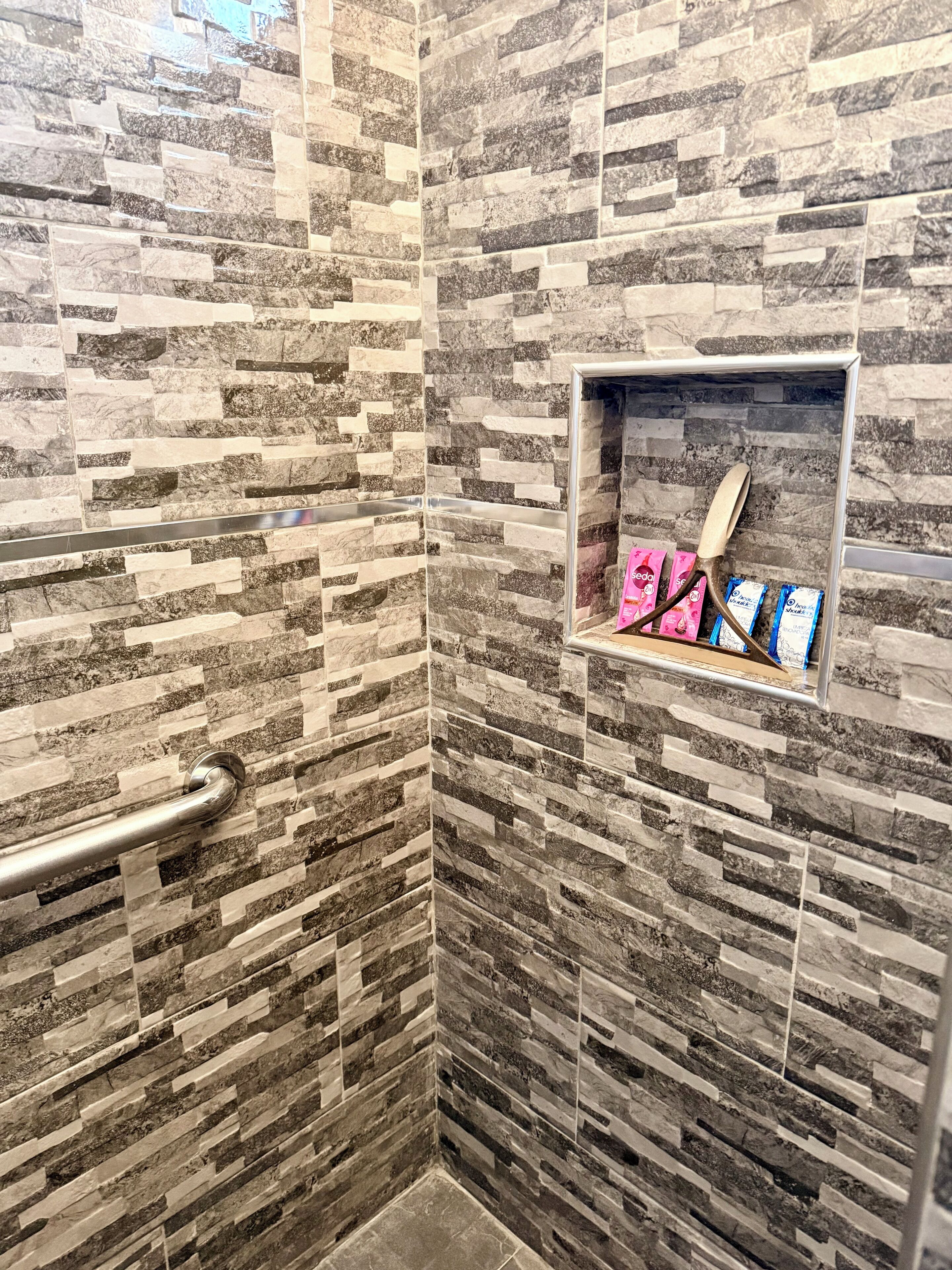 Handtücher, Seife, Toilettenpapier