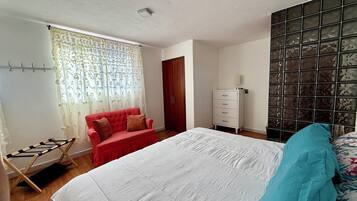 Bügeleisen/Bügelbrett, kostenloses WLAN, Bettwäsche