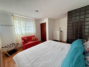 Bügeleisen/Bügelbrett, kostenloses WLAN, Bettwäsche