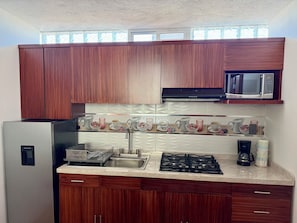 Microwave, coffee/tea maker, cookware/dishes/utensils, dining tables