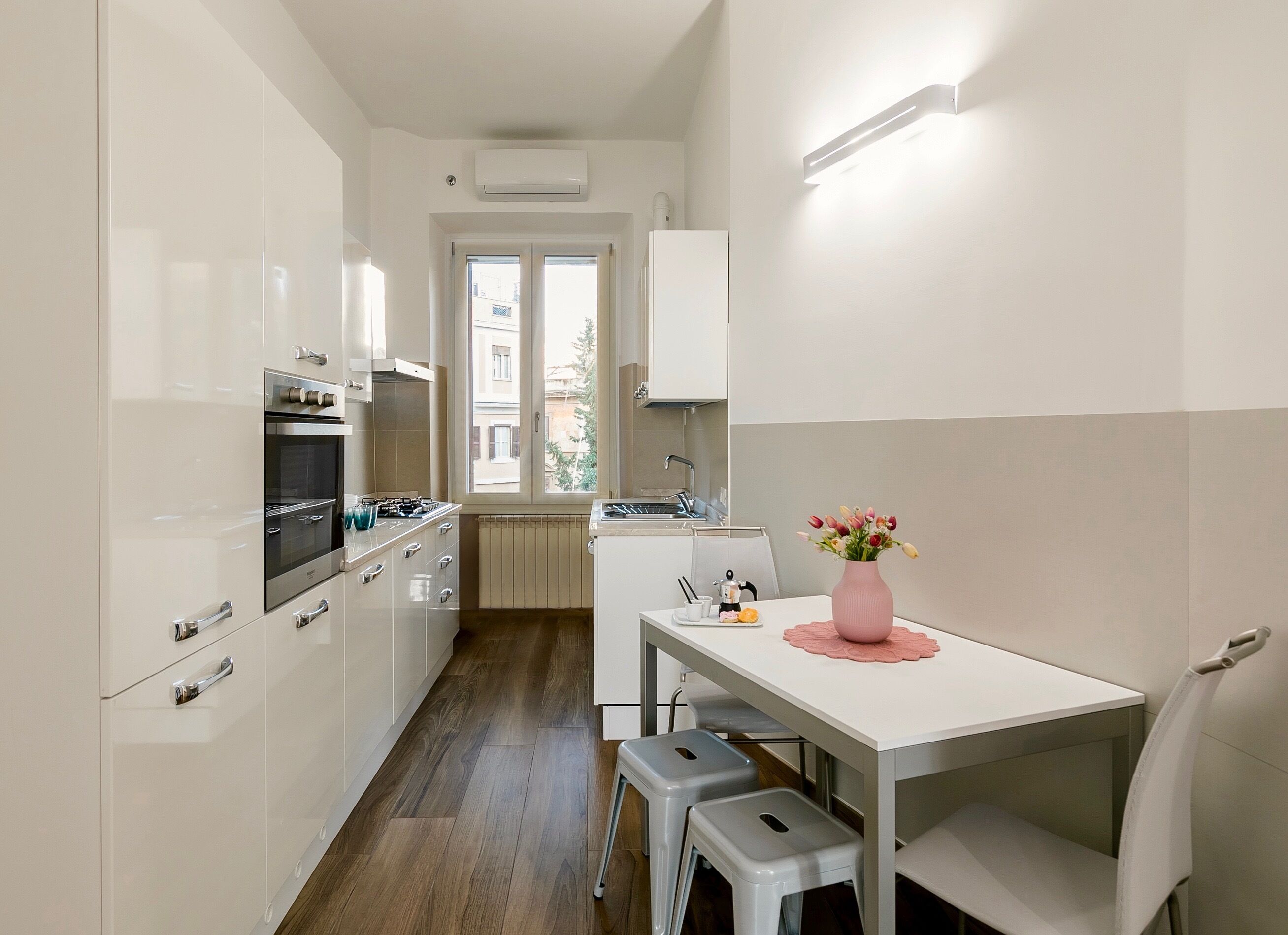 Mikrowelle, Ofen, Herdplatte, Geschirrspüler