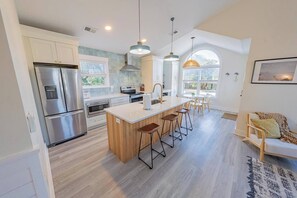 Fridge, microwave, oven, stovetop - Honu Hut + Beachy Bungalow + Pet-Friendly (Kill Devil Hills)