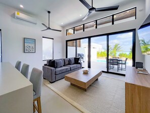Smart TV, books, stereo - The Retreat, Spacious 1-Bed, 1-Bath Villa (Caicos Islands)
