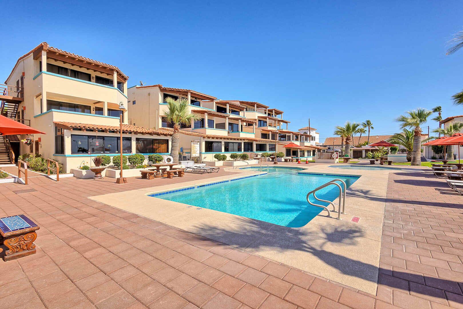 2 piscinas al aire libre