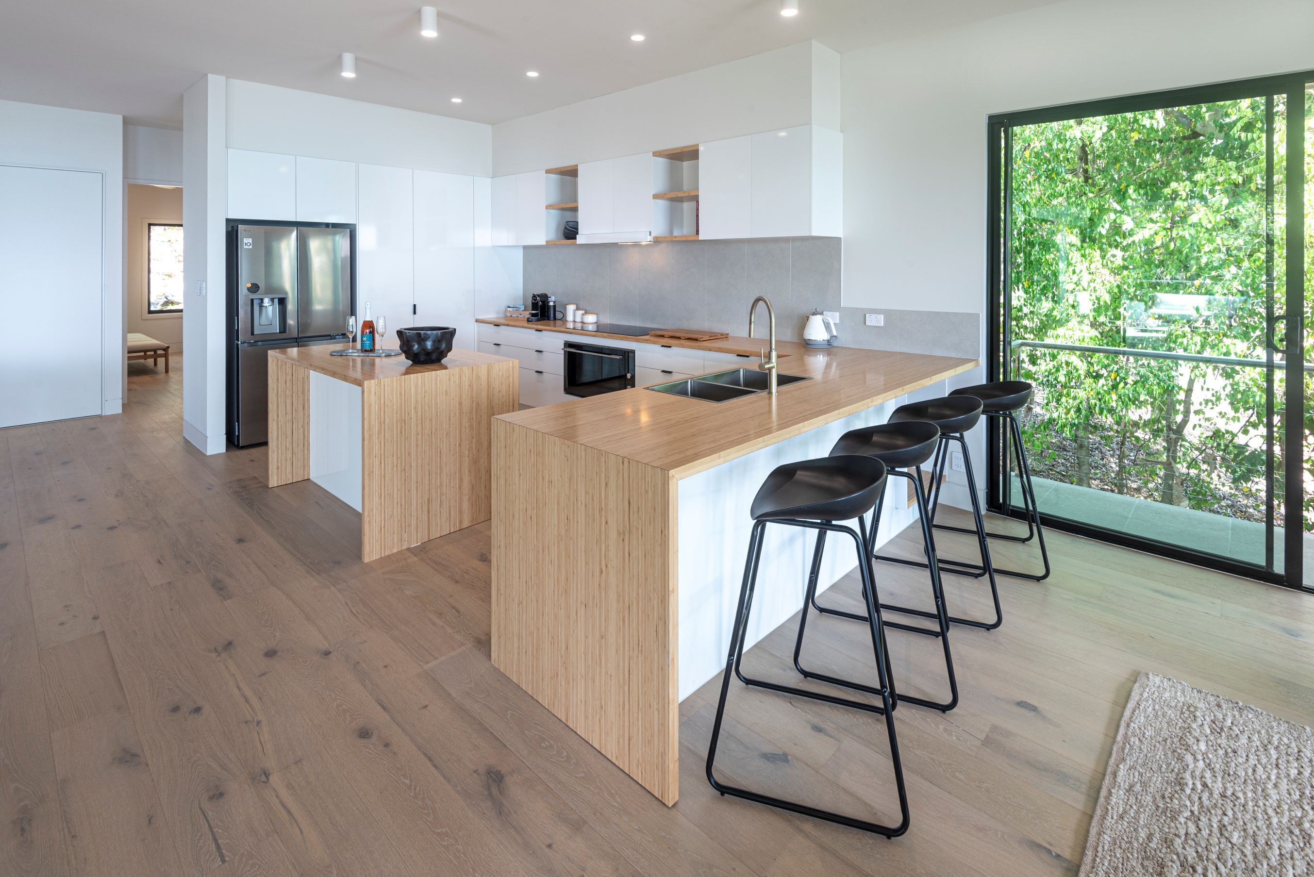 Micro-ondes, four, plaque de cuisson, lave-vaisselle