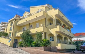 Exterior - Awesome apartment in Okrug Gornji with WiFi (Okrug Gornji)