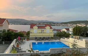 Pool - 2 bedroom stunning apartment in Okrug Gornji (Okrug Gornji)