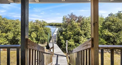 A Cedar Key Dock Holiday!