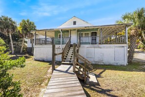 Exterior - A Cedar Key Dock Holiday! (Cedar Key)