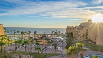 3 albercas al aire libre y camas balinesas gratuitas