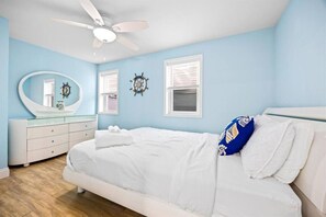Desk, WiFi, bed sheets - Modern 3BR - 1.5 Blks to Sand - Beach Gear Incl (Ventnor City)