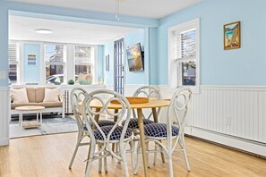 Dining - Modern 3BR - 1.5 Blks to Sand - Beach Gear Incl (Ventnor City)