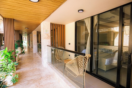 Quarto quádruplo luxo | Wi-Fi de cortesia, roupa de cama. Hotel Bahia Azul Coveñas