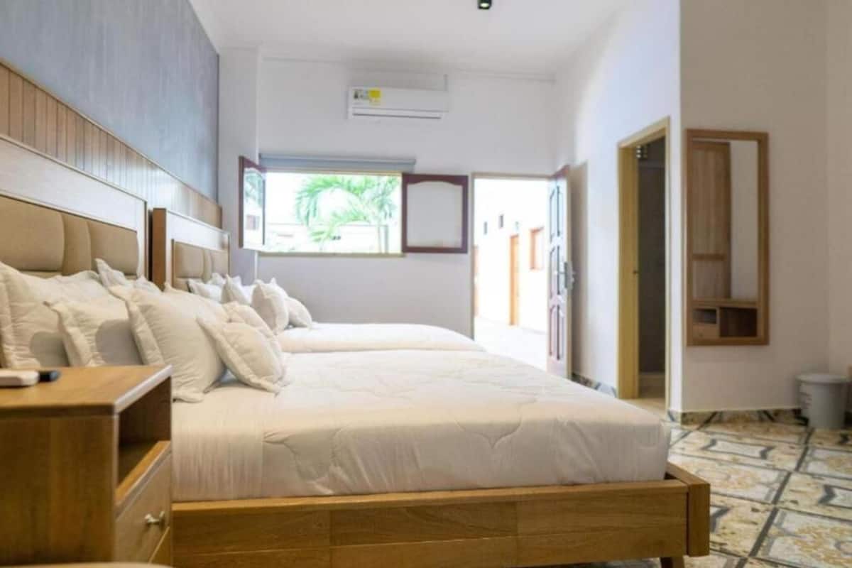 Familiekamer, niet-roken, uitzicht op zwembad