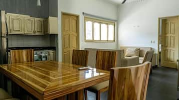 Luxus apartman, részleges kilátással a tengerre | Étkezési lehetőség