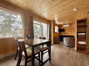 Dining - Sleep just minutes away from another country — Canada/USA. (Pohénégamook)