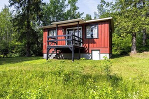 Exterior - Sleep just minutes away from another country — Canada/USA. (Pohénégamook)