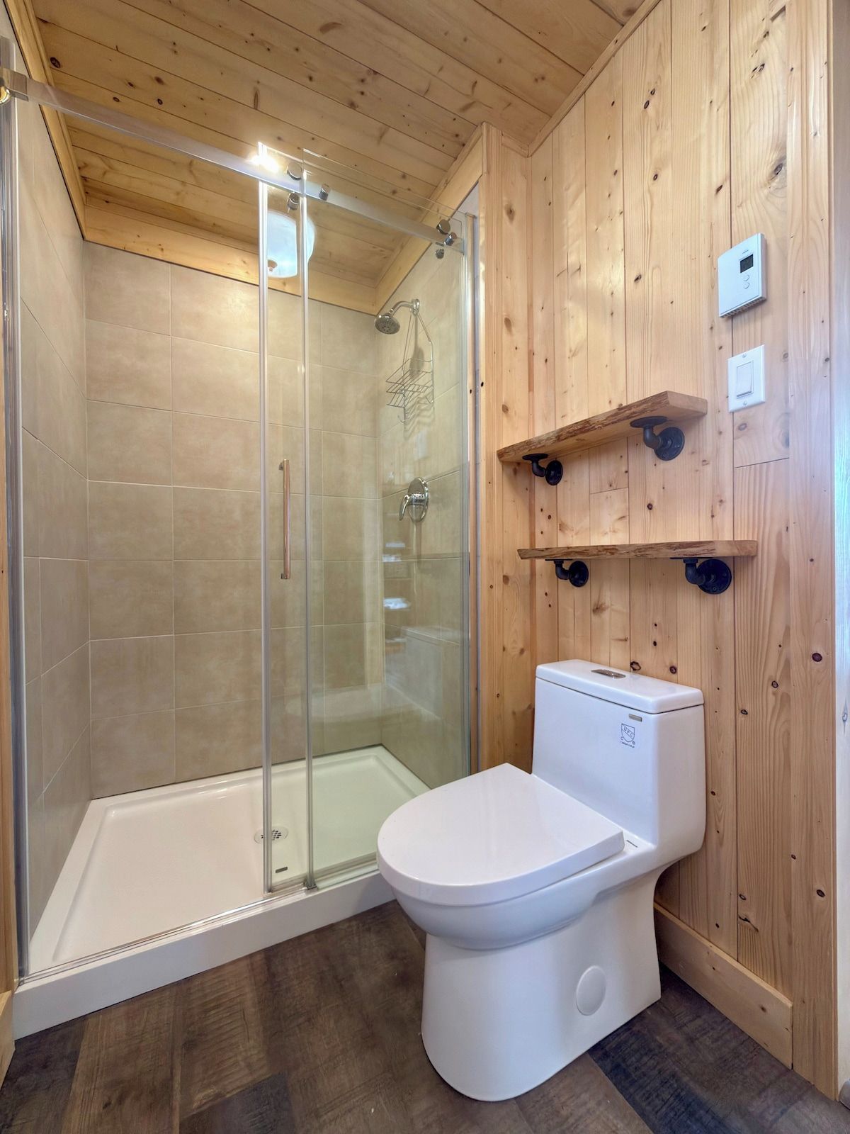 Douche, serviettes fournies
