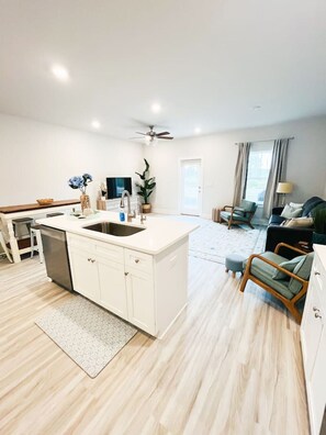 TV, video games, books - Sea Ya Soon | 3 min. Beach Walk| Swimming Pool (Port St. Joe)