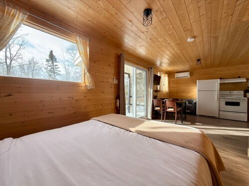 Mini-chalet intime, votre escapade d’été au lac