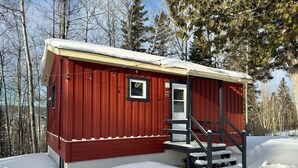 Unclassified image, 2 of 10, button - Cozy Mini Chalet, Intimate Retreat for 2, Facing the Lake (Pohénégamook)